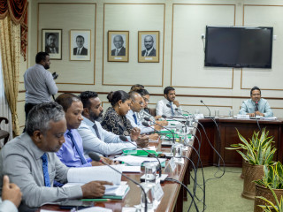 ޖުޑީޝަރީ ކޮމެޓީގެ ބައްދަލުވުމެއްގެ ތެރެއިން--