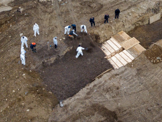 އެމެރިކާގައި ދުވާލެއްގެ މައްޗަށް މަރުވާ މީހުންގެ އަދަދު އިތުރުވުމާއި ގުޅިގެން މަރުވާ މީހުން ބޮޑެތި ވަޅުތައް ކޮނެފައި އެއްތަނެއްގައި ވަޅުލަނީ