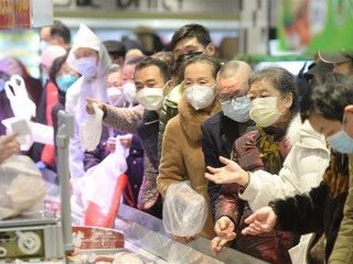 ޗައިނާގައި ހަލުވިމިނެއްގައި ކޮރޯނާވައިރަސް އަންނަނީ ފެތުރެމުން