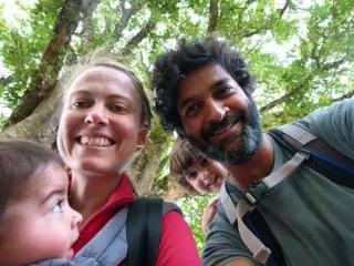 ޕޫރަބް ކޯލީ އާއިލާ ވަނީ ކޮވިޑް-19 އިން ފަސޭހަވެފައި