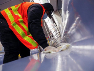 ނިއުޔޯކްގައި މީހަކު ސަބްވޭއަށް ޑިސްއިންފެކްޓް ކުރުމުގެ މަސައްކަތްކުރަނީ