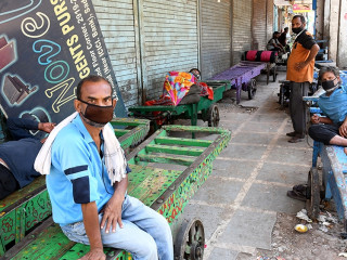 ކޮވިޑާއި ގުޅިގެން އިންޑިއާގައި ގިނަ އަދަދެއްގެ މީހުން އަންނަނީ ބަނޑުހައި ހޫނުކަން ތަހައްމަލު ކުރަމުން