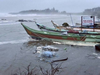 ބުރެވި ތޫފާން އިންޑިއާގެ ކަންޔާކުމާރިއަށް އަރާ އެކި ގެއްލުންތައް ވެފައިވޭ
