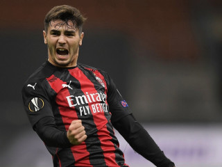 މިލާނާއި ސްޕާޓާ ޕްރާގް ބައްދަލުކުރި މެޗުގެ ތެރެއިން: މި މެޗުން މިލާން މޮޅުވީ 3-0 ން