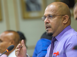 އިލެކްޝަންސް ކޮމިޝަންގެ ރައީސް އަހުމަދު ޝަރީފް