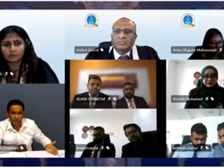 ރައީސް ޔާމީންގެ ޝަރީއަތުގެ އަޑުއެހުމެއް ސުޕްރީމް ކޯޓުގައި ކުރިއަށް ދިޔައިރު ނަގާފައިވާ ސްކްރީމް ފޮޓޯއެއް