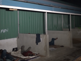 މާލޭގައި ވަންނާނެ ތަނެއް ނެތި މަގުމަތިވެފައިވާ ފަރާތްތަކުން ނިދަމުން ގެންދާ ގޮޅިތަކެއް