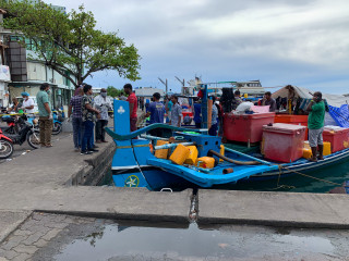 ލޮކްޑައުން ކުރުމާ ގުޅިގެން ގިނަ ބަޔަކު މާލޭގައި ވަނީ ތާށިވެފައި