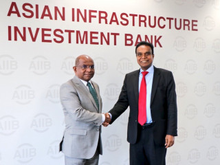 ފޮރިން މިނިސްޓަރ ޝާހިދު އޭޝިއަން އިންފްރާސްޓްރަކްޗަރ ބޭންކްގެ ނައިބު ރައީސްއާ ބައްދަލުކުރެއްވުން