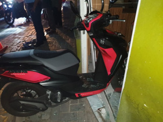 މާލޭގައި ހިނގި އެކްސިޑެންޓެއްގައި ފިހާރައެއްގެ ބިއްލޫރިގަނޑު ތެޅި ސައިކަލް ފިހާރަތެރެއަށް ވަދެއްޖެ