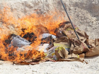 އެކިފަހަރުމަތިން އަތުލައިގަތް މަސްތުވާތަކެތި ފުލުހުން ނައްތާލަނީ