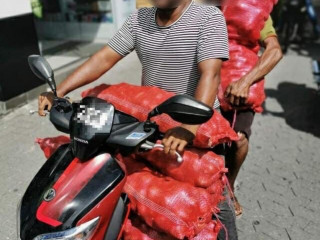 ގަވާއިދާއި ހިލާފަށް މުދާ ބަރުކޮށްގެން ދަނިކޮށް ފުލުހުންގެ އަމުރަށް ނުކިޔަމަންތެރިވެގެން ހައްޔަރުކުރި މީހާ