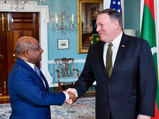 އެމެރިކާގެ ސެކެޓްރީ އޮފް ސްޓޭޓް މައިކް ޕޮމްޕެއޯ އާއި ފޮރިން މިނިސްޓަރ އަބްދުﷲ ޝާހިދު