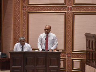 ފިނޭންސް މިނިސްޓަރު އިބްރާހިމް އަމީރު މަޖިލީހުގައި