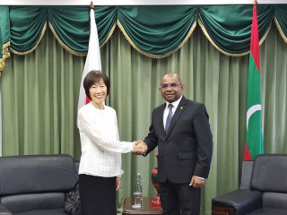 ފޮރިން މިނިސްޓަރ ޖަޕާނުން ރާއްޖެއަށް ކަނޑައަޅުއްވާފައި ހުންނެވި ސަފީރާއެކު