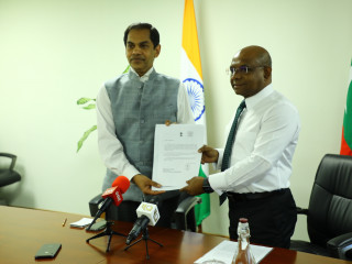 ފޮރިން މިނިސްޓަރ އަބްދުﷲ ޝާހިދު އާއި އިންޑިއާ ސަފީރު ސަންޖޭ ސުދީރު