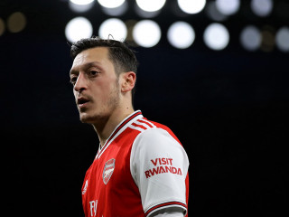 އާސެނަލުގެ މިޑްފީލްޑަރު މެސުޓް އޮޒިލް