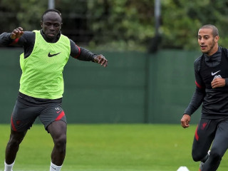 މިޑްފީލްޑަރު ތިއާގޯ އަލްކަންޓާރާ އާއި ފޯވާޑް ސަޑިއޯ މާނޭ ލިވަޕޫލުގެ ފަރިތަކުރުންތަކުގައި