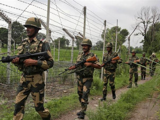 އިންޑިއާ ސިފައިން ކަޝްމީރު ބޯޑަރު ކައިރީ ހަރަކާތްތެރިވަނީ