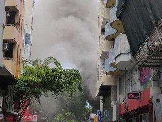 މިއަދު ހިނގި އަލިފާނުގެ ހާދިސާ: އަލިފާން ރޯވެފައިވަނީ، \"އެކްސީޑް\" ފިހާރައިގެ ދެވަނަ ފަނގިފިލާގައި