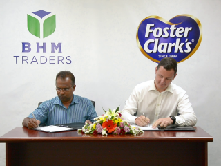 ފޯސްޓަރ ކްލާކްސް އާއި ބީއެޗްއެމްއާ ދެމެދު ސޮއިކުރުމުގައި ކުރުމުގެ ރަސްމިއްޔާތުގެ ތެރެއިން