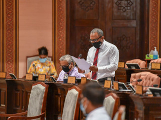 މެދު ހެންވޭރު ދާއިރާގެ މަޖިލިސް މެމްބަރު އަލީ އާޒިމް ކުއްލި މައްސަލަ ހުށަހަޅުއްވަނީ