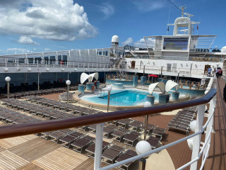 ކޯވިޑް-19: ކްރޫޒް ލައިނަރތައް ރާއްޖެ އައުން މަނާކޮށްފި