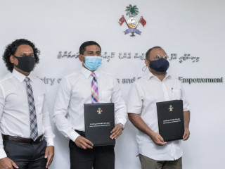 13 ރަށެއްގެ ދަނޑުގައި ޓާފް އެޅުމުގެ އެއްބަސްވުމުގައި ސޮއިކުރުމަށް ބޭއްވި ރަސްމިއްޔާތުގެ ތެރެއިން