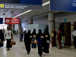 މިހާރުގެ ސައުދީގެ ގާނޫނުގެ ދަށުން ސައުދީ އަންހެނުން ގައުމުން ބޭރަށް ދަތުރުކުރަން އެދޭނަމަ ނުވަތަ ޕާސްޕޯރޓް އާ ކުރަން އެދޭނަމަ މަހުރަމެއްގެ ހުއްދަ ބޭނުންވާނެއެވެ.