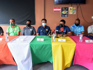 ފުރަތަމަ ޑިވިޝަނުގެ ހުރިހާ ކުލަބެއް ގުޅިގެން ބޭއްވި ނޫސްވެރިންގެ ބައްދަލުވުމުގެ ތެރެއިން ކުލަބުތަކުގެ ކޯޗުން