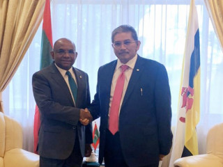 މިނިސްޓަރު ޝާހިދު ބްރޫނާއީގެ ފޮރިން މިނިސްޓަރާއެކު