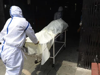 ކޮވިޑް-19ގައި މަރުވާ މީހުން ގިނަވެ ދިއްލީގެ މުސްލިމުން ވަޅުލާ ސަހަރާގައި ޖާގަ ހުސްވެދާނެ ކަމުގެ އިންޒާރު ދީފި