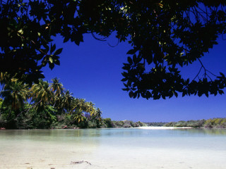 Thakandhoo island