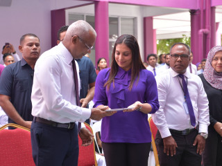 ެރައީސުލްޖުމްހޫރިއްޔާ އިބްރާހީމް މުހައްމަދު ސޯލިހު އާއި އެޑިއުކޭޝަން މިނިސްޓަރު އާއިޝަތު އަލީ