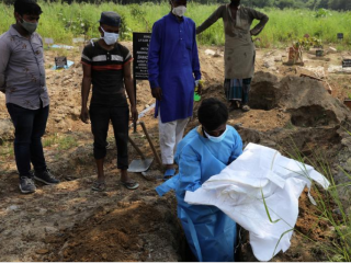 އިންޑިޔާގައި ކޮވިޑް-19 ޖެހިގެން މަރުވެފައިވާ ކުޑަކުއްޖަކު ވަޅުލަނީ