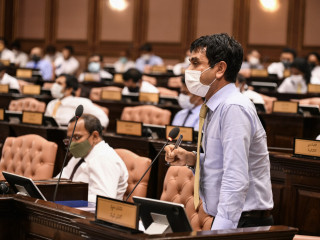 ހޯރަފުށީ ދާއިރާގެ މެމްބަރު އަހުމަދު ސަލީމް މަޖިލީހުގައި ވާހަކަ ދައްކަވަނީ