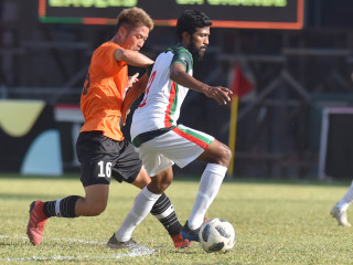 އީގަލްސް އަދި ގްރާންޑޭ ބައްދަލުކުރި މެޗުގެ ތެރެއިން