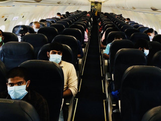 މޯލްޑިވިއަންގެ ފުލައިޓުގައި މިއަދު އިންޑިއާއަށް ފުރުވާލި މީހުން ފުލައިޓް ތެރޭގައި