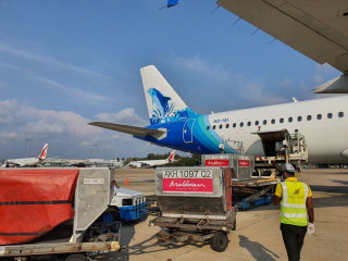 Maldivian cargo flight at Colombo airport