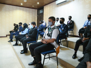 މަޖިލީހުގެ ޖަލްސާ އަޑުއެހުމަށް އައި ސްކޫލް ދަރިވަރުން