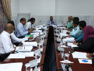 އީސީގެ މެމްބަރުން މީގެ ކުރިން ކޮމިޓީ ބައްދަލުވުމަށް ހާޒިރުވެ