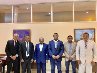 މިނިސްޓަރ މަހުލޫފް މަޑަކަސްކަރައިގެ ބޮޑުވަޒީރުގެ ސްޕެޝަލް އެންވޯއީ ހާޖޯ އާއި ބައްދަލުކުރެއްވުން