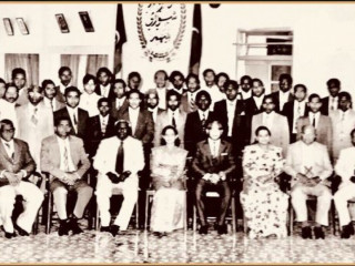 އައްނަބީލާ އަމީނާ މުހައްމަދު އަމީން ރައްޔިތުންގެ މަޖިލީހުގެ މެމްބަރުކަން ކުރެއްވިއިރު ނަންގަވާފައިވާ ފޮޓޯއެއް