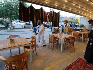 ސައުދީ އަރަބިއްޔާގެ ރިޔާޛުގެ ރެސްޓޯރެންޓެއް ޑިސްއިންފެކްޓް ކުރަނީ