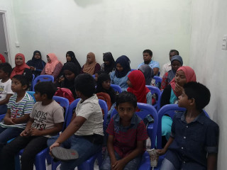 ދަރިވަރުންނާއި ބެލެނިވެރިން ބައްދަލުވުމެއްގައި