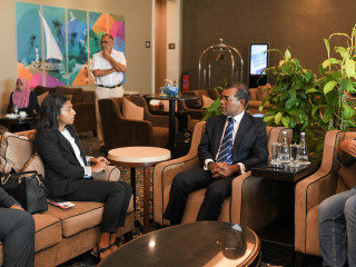 ރައީސް ނަޝީދުއާއި މަޖިލީހުގެ ވަފުދު އިންޑިއާއަށް ފުރާ ވަޑައިގެންނެވުމަށް އެއާރޕޯޓުގައި