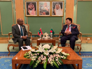 ބަންގްލަދޭޝްގެ ފޮރިން މިނިސްޓަރ އޭ.ކޭ އަބްދުލް މޮމެން، ފޮރިން މިނިސްޓަރ އަބްދުﷲ ޝާހިދު