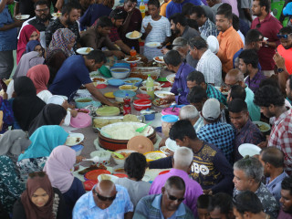 ބޮޑު ޢީދު: ދިވެހިންގެ އެއްބައިވަންތަކަމާއި، ރަށްފުށުގެ މެހުމާން ދާރީ ދައްކުވައިދިން އީދެއް!