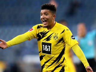 ބޮރޫޝިއާ ޑޯޓްމުންޑަށް ކުޅެމުން އަންނަ އިންގްލެންޑުގެ ޒުވާން ފޯވާޑް ޖޭޑަން ސަންޗޯ