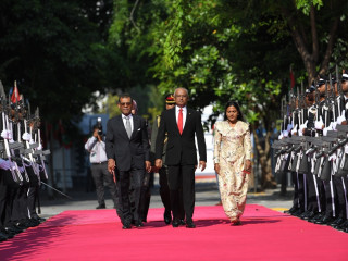 ރިޔާސީ ބަޔާން އިއްވެވުމަށް ބާއްވާ ޖަލްސާއަށް ރައީސުލްޖުމްހޫރިއްޔާ އަދި، ރައީސް ނަޝީދުގެ އިތުރުން އެމަނިކުފާނުގެ އަނބިކަނބަލުން ވަޑައިގަންނަވަނީ